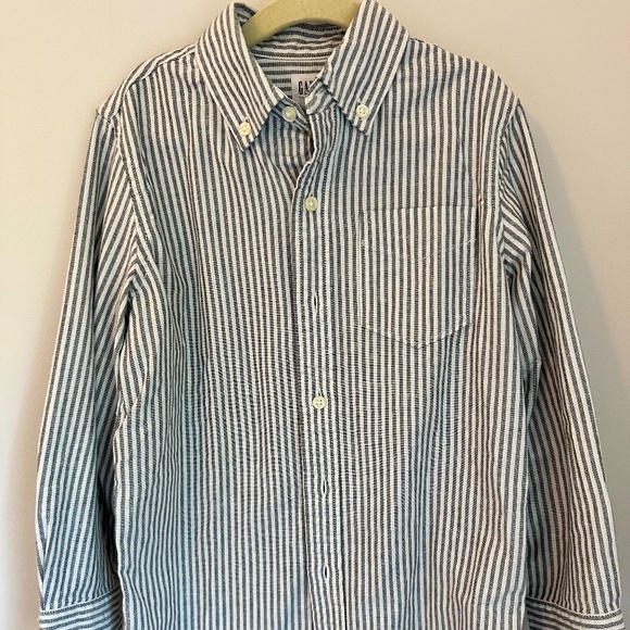 Gap Boys Dark Gray & White Striped Button-Down Shirt — Size S (6–7) - Picture 1 of 3